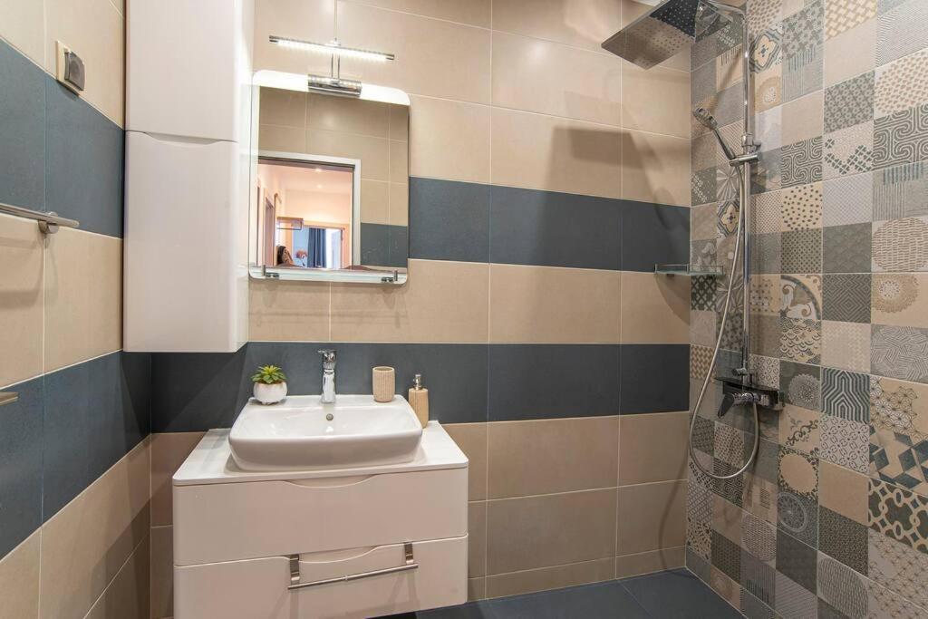 Sunny & Stylish Brand New 2Bdr Apartment + Parking Софія Екстер'єр фото