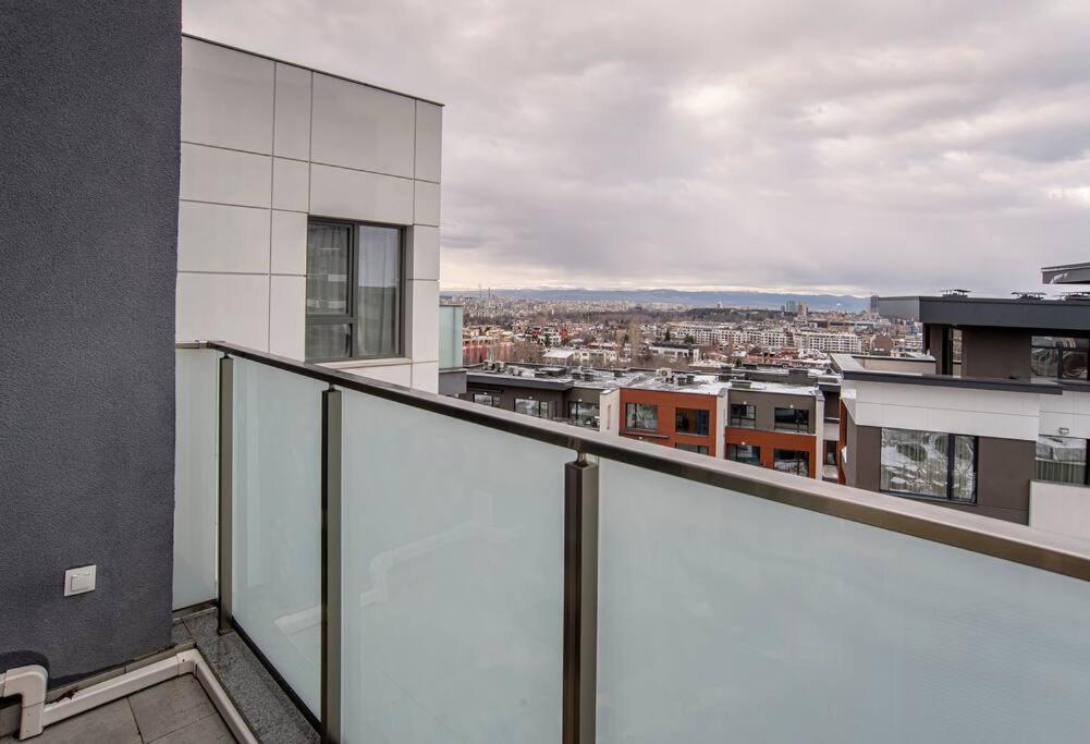 Sunny & Stylish Brand New 2Bdr Apartment + Parking Софія Екстер'єр фото